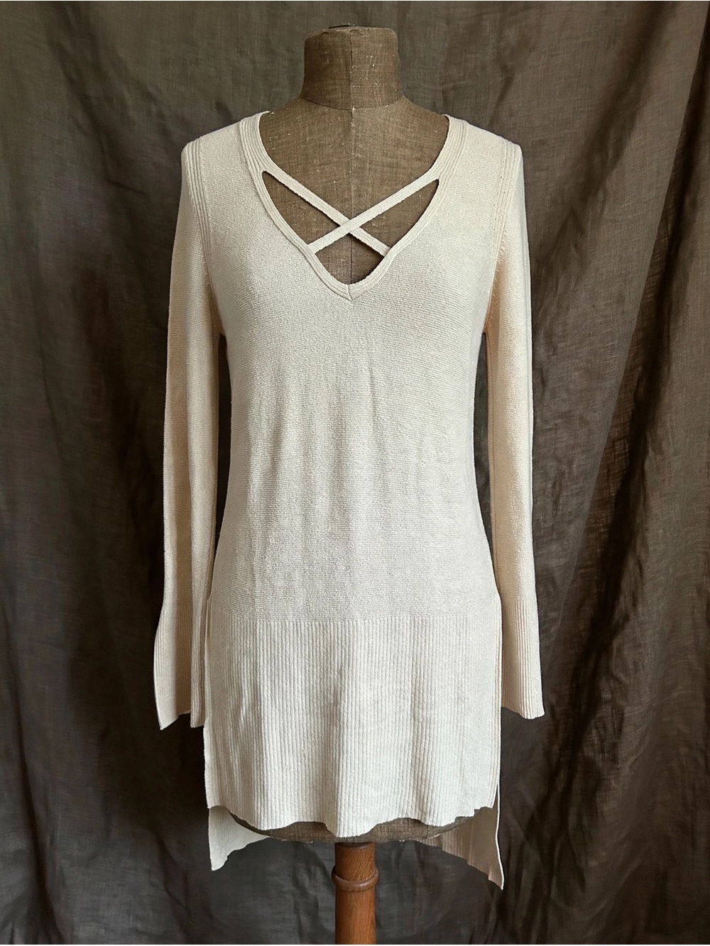 Free People Oatmeal Criss-Cross V-Neck Bell Sleeve Tunic Sweater - M -